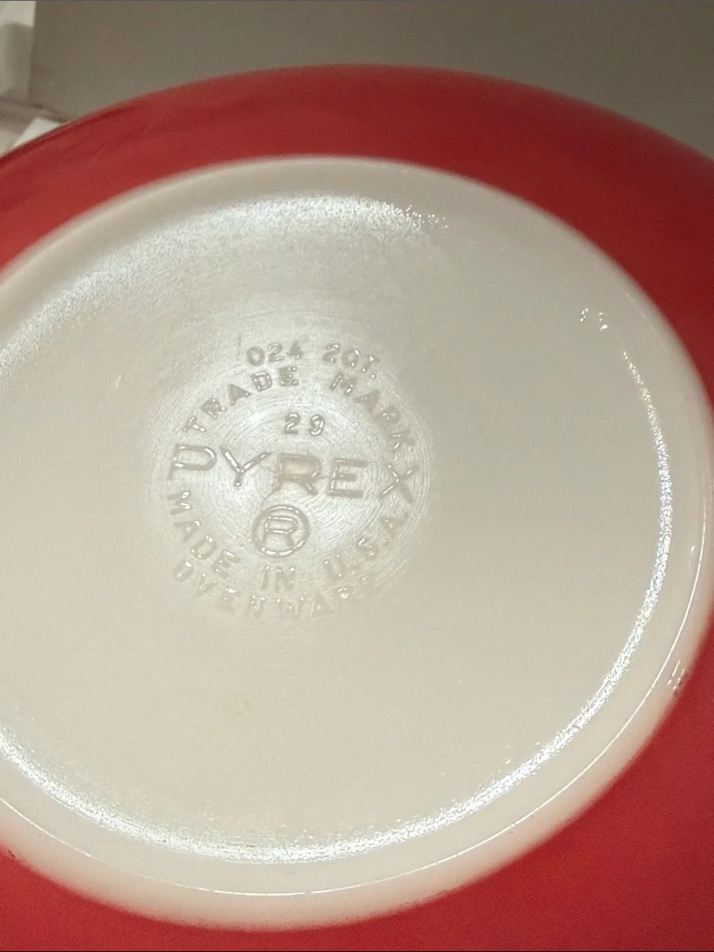 PYREX Vintage 1940’s Classic Pink and White Handled Serving Bowl 2 Quarts